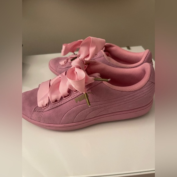 Puma shoes - Picture 2 of 3